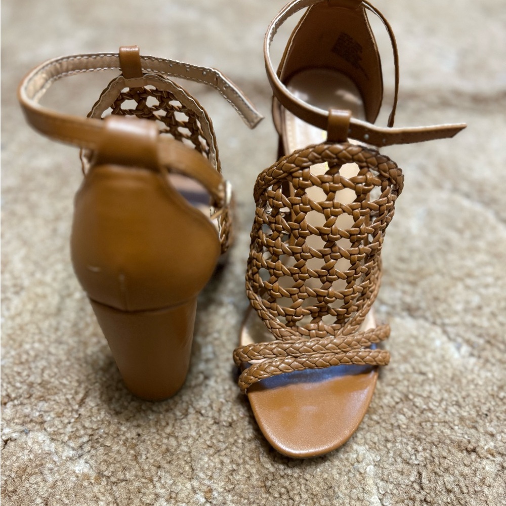 Shoe Dazzle Tan Heels with Intricate Woven Pattern